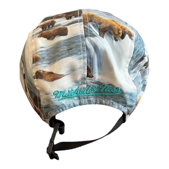 Mitchell & Ness Vancouver Grizzlies 5-Panel Strapback Hat Bear Waterfall Print - Picture 4 of 7